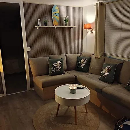 בית נופש Comfortable 2-bedroom Mobile
